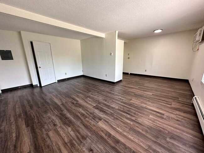 Building Photo - 3861 Brown Ave