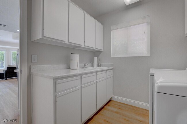 Building Photo - 3040 Hidden Treasure Dr