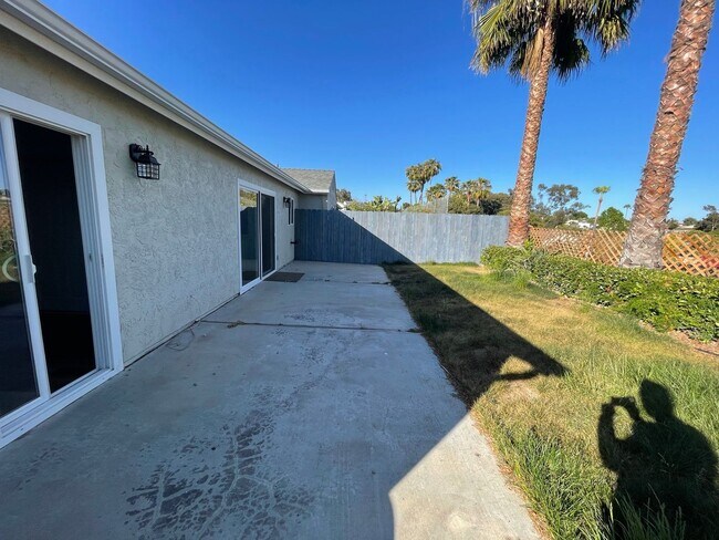 Building Photo - Carr Dr