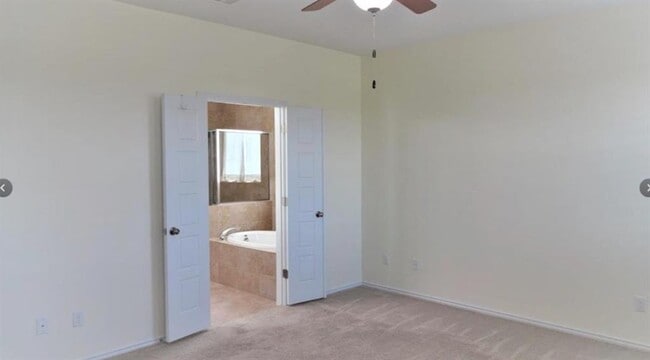 Building Photo - 704 Carillion Dr