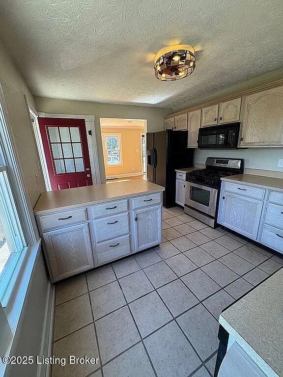 Building Photo - 30 Bluegrass Ct