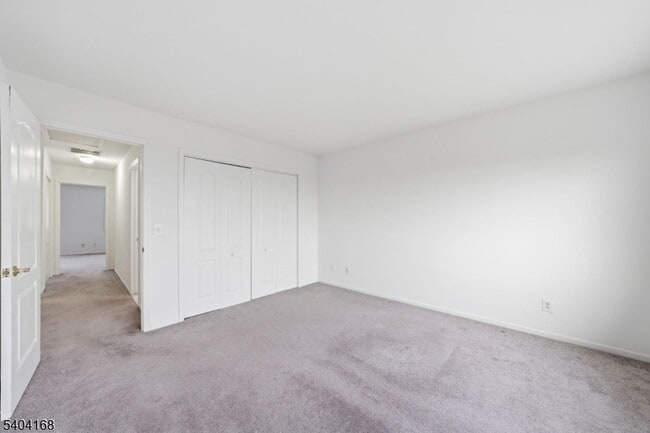 Building Photo - 4 Deer Hill Ct