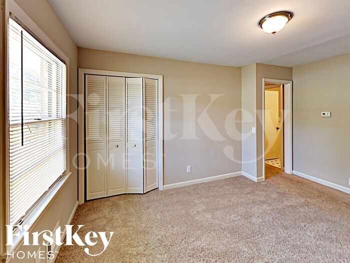 Building Photo - 2672 Lilac Dr