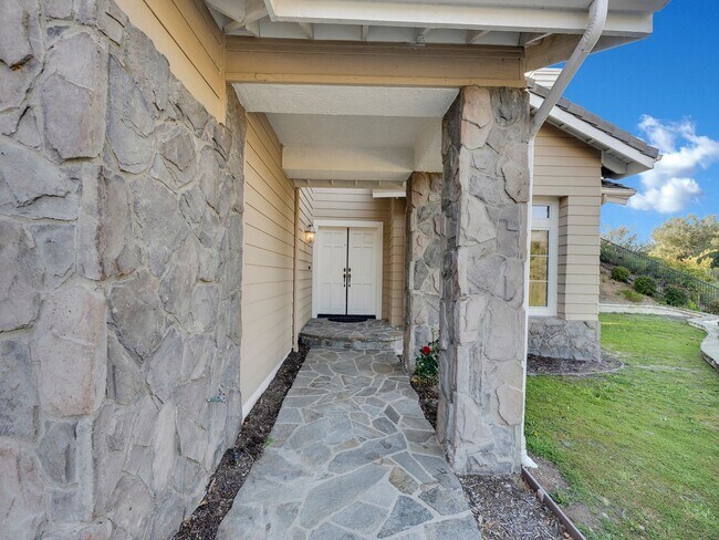 Building Photo - Spacious Newbury Park Rental | Grand Entry, Bonus Room & Covered Patio