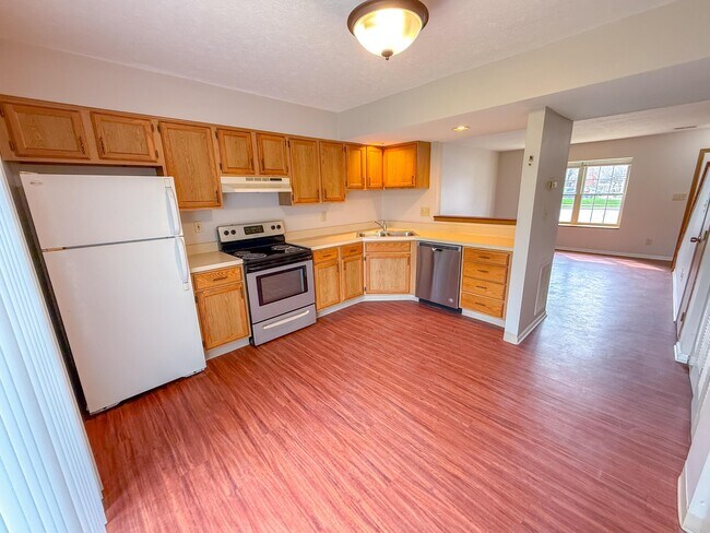 Building Photo - 635 Pebble Pl Dr