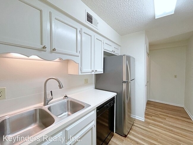 Building Photo - 1 br, 1.5 bath House - 5110 Butter Creek L...