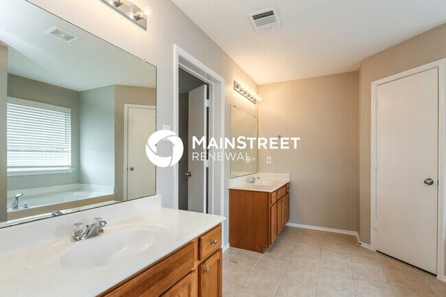 Building Photo - 3 Bedroom Pet-Friendly Home in Lancaster, TX with Main Street Renewal