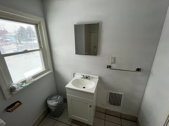 Building Photo - 769 Sherman Ave Ave