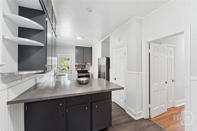 Building Photo - 206 E 46th St