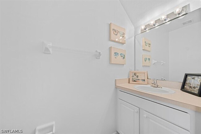 Building Photo - 10039 Poppy Hill Dr