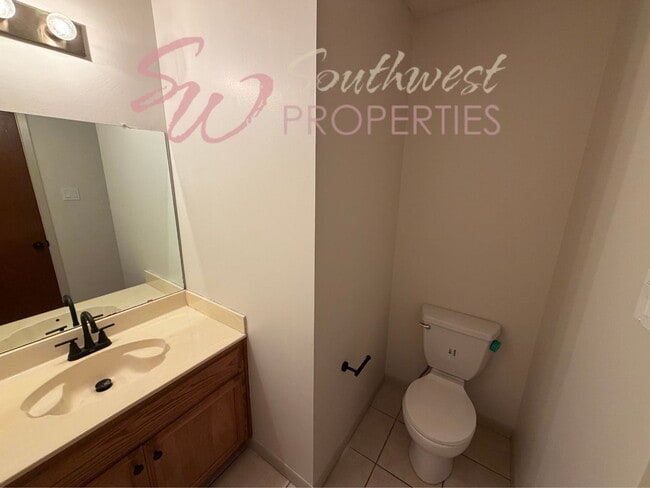 Building Photo - Spacious 3-Bedroom Home in an Established Neighborhood