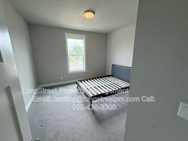 Building Photo - 5028 SW Hudson Ave