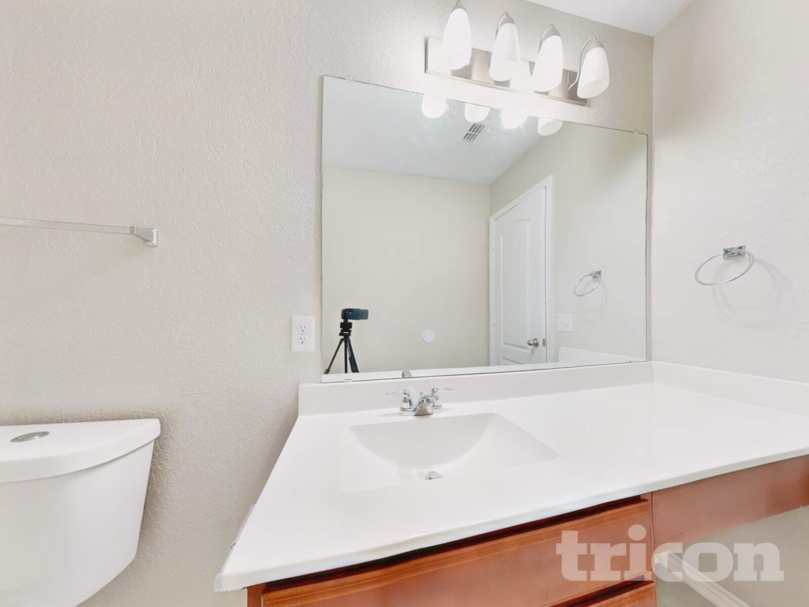 Building Photo - 601 Lost Pond