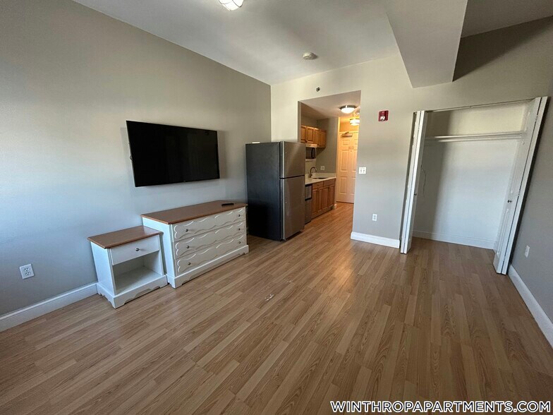 Building Photo - 312 Shirley St