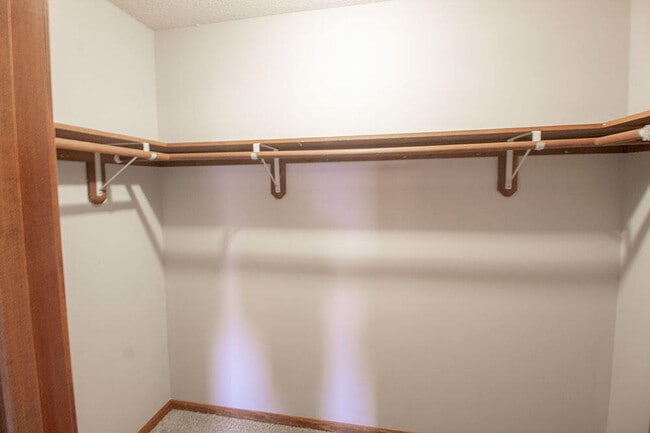 Building Photo - 2011 Bridgewater Dr