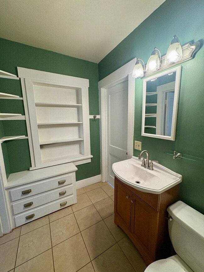 Building Photo - 2 bed 1 bath Home Near the Historic District