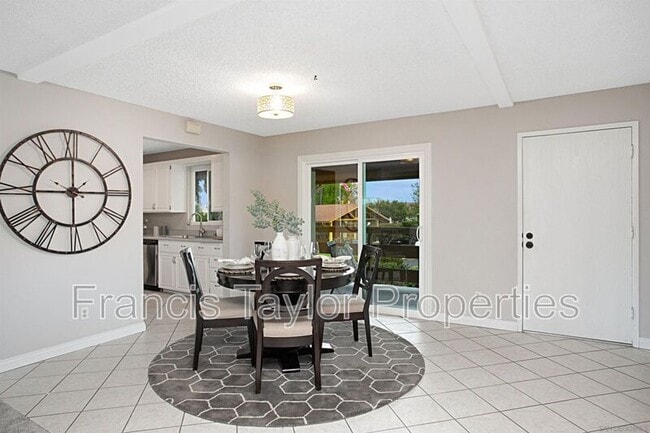 Building Photo - 912 Knoll Vista Dr
