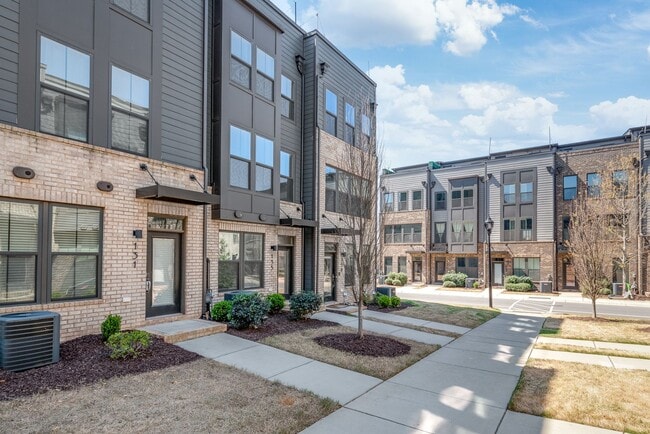 Building Photo - (Coming Soon) 3 Bedroom Townhome minutes from South End!