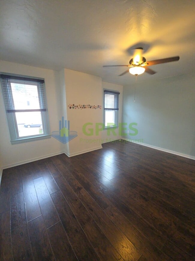 Building Photo - 119 E Sherman St