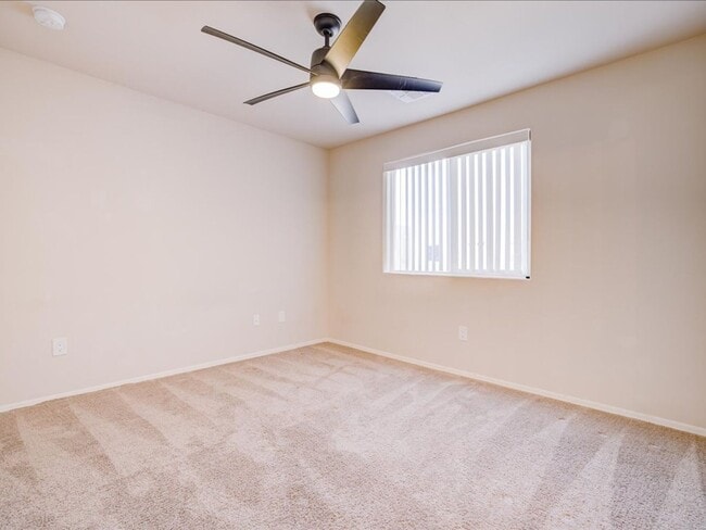 Building Photo - 3 Bedroom 2.5 Bath   $200.00 OFF FIRST FULL MONTHS RENT