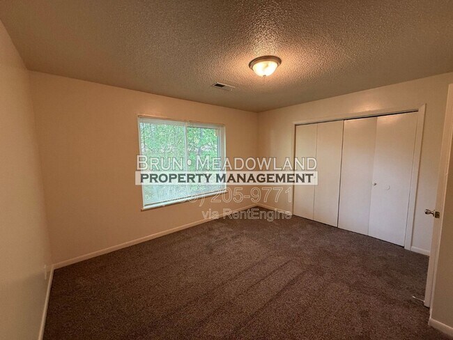 Building Photo - 10417 Victoria Dr