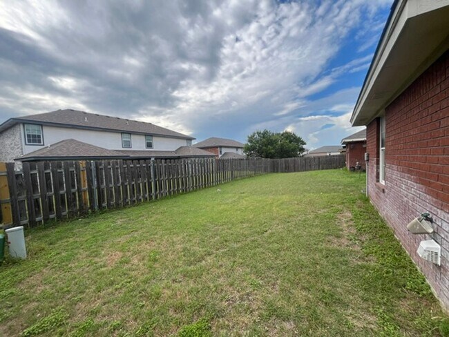 Building Photo - 4411 Abigail Dr