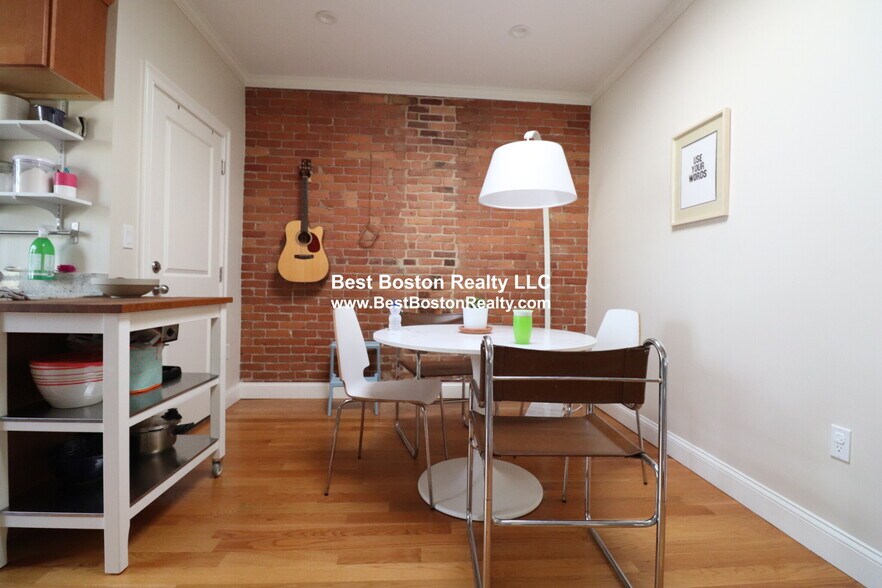 Building Photo - 9 Marney St