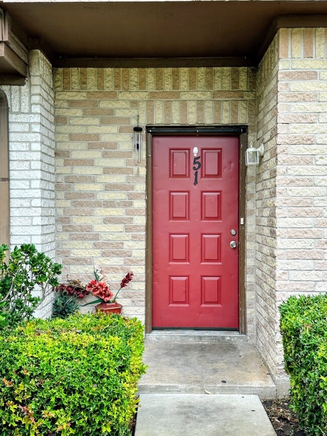 Building Photo - 12400 Brookglade Cir
