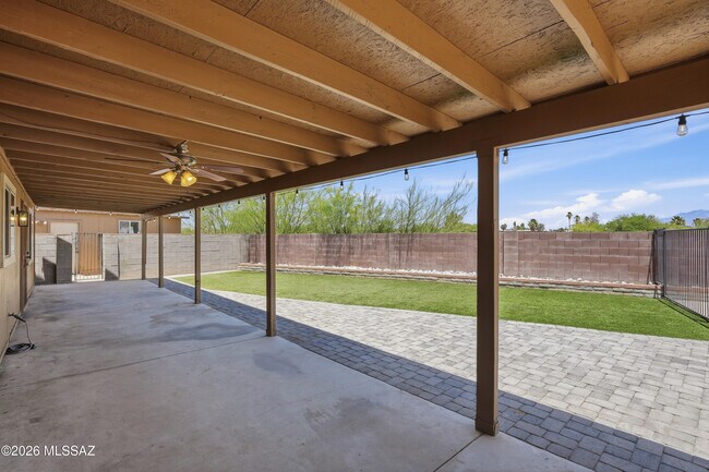 Building Photo - 6491 N Lena Way