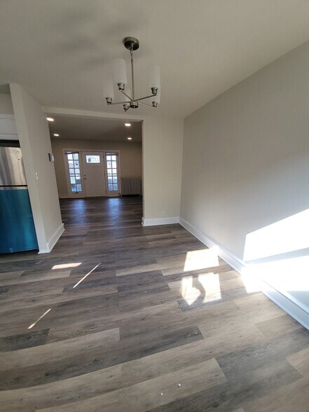 Building Photo - 2652 Sylmar St