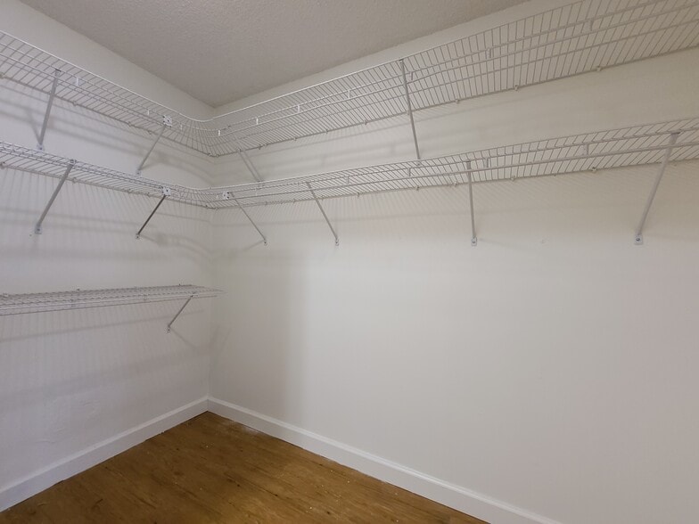 Building Photo - 701 SW 75th St