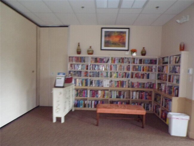 Building Photo - 2732 Royal Palm Dr
