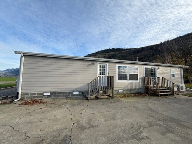 Building Photo - 5556 Rock Rd