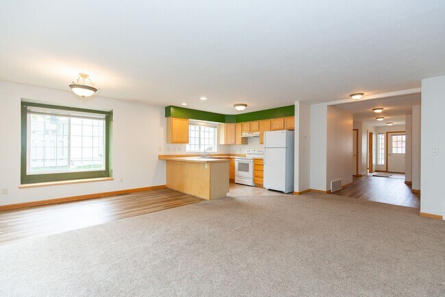 Building Photo - Centrally located Home with an Attached Garage