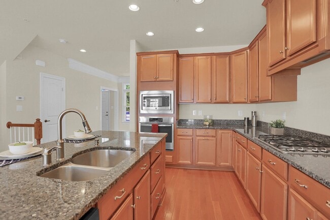 Building Photo - Luxury Living in Meadowvale – 4BR/3.5BA Duplex with Over 2,800 Sq Ft
