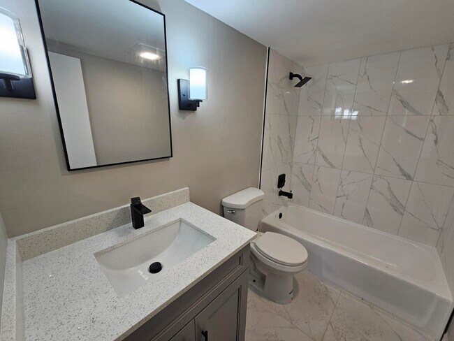 Building Photo - 1301 NW 12th Ave