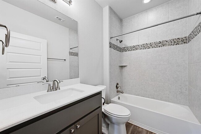 Building Photo - 8816 Mina Dr
