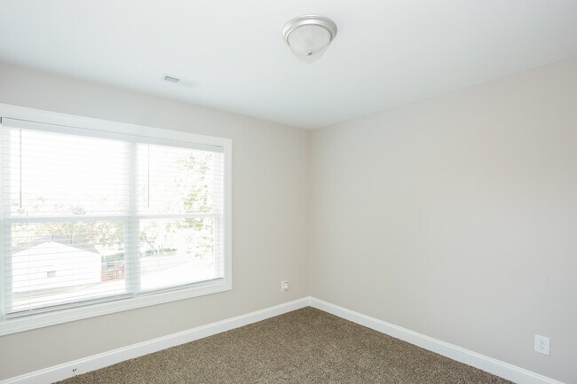 Building Photo - 104 High Ave SW