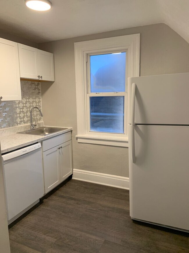 Building Photo - 410 Marlow St