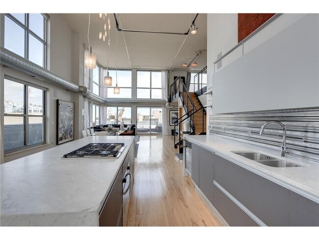 Building Photo - 521 S 7th St