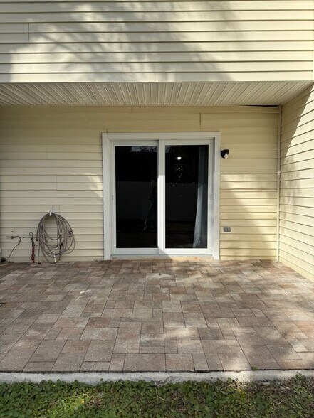 Building Photo - 2877 NE 15th St