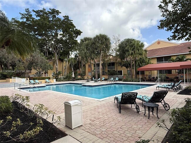 Building Photo - 931 Coral Club Dr