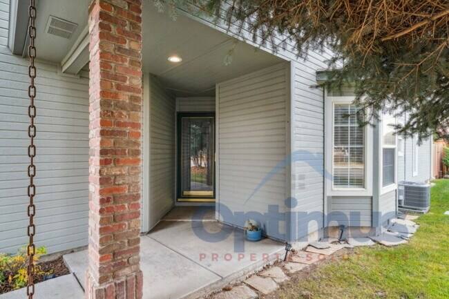 Building Photo - Charming & updated 2-bedroom, 2-bath home in one of Boise’s most convenient and sought-after loca...