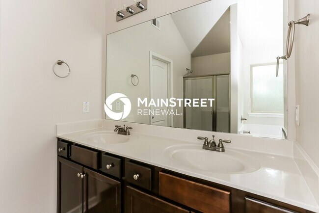 Building Photo - 5 Bedroom Pet-Friendly Home in STOCKBRIDGE, GA with Main Street Renewal