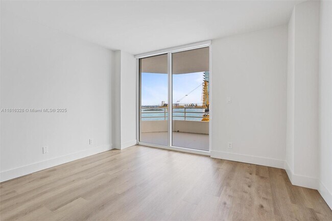 Building Photo - 555 NE 34th St