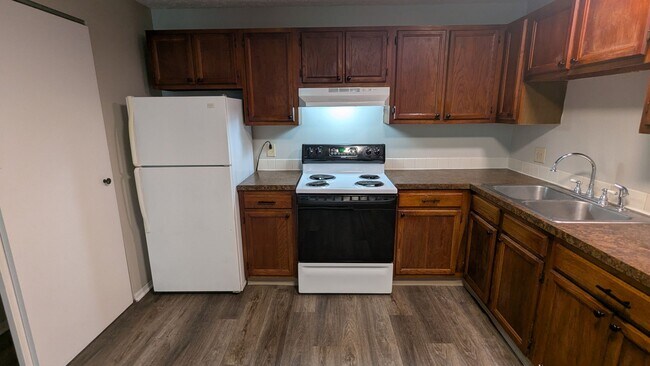 Building Photo - 819 Kerns Dr NE