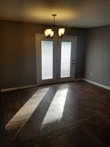 Building Photo - 1817 Troy Cir