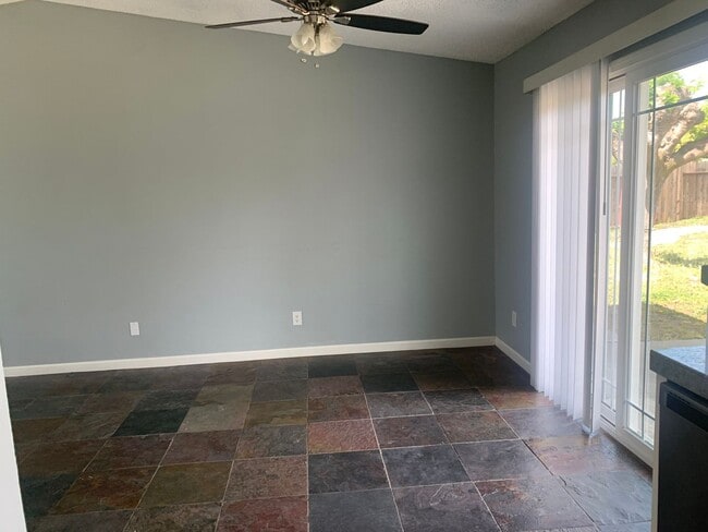 Building Photo - Just reduced to $2595 for immediate move in!