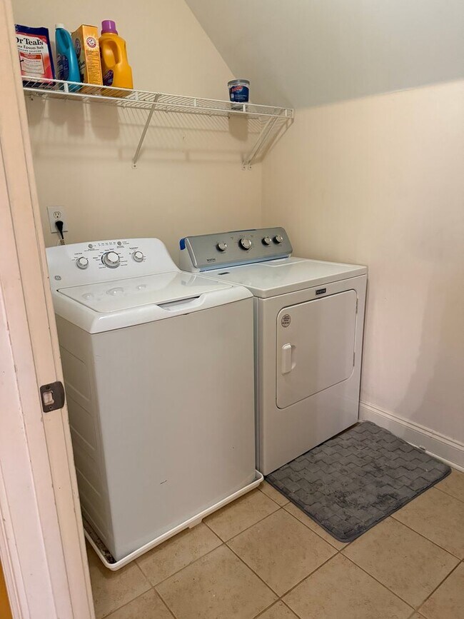 Building Photo - 4 BED/2 BATH PRIVATE DECATUR ESTATE FOR LE...