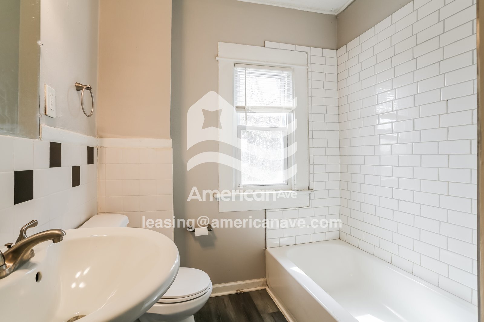 Building Photo - 1615 E Fulton St